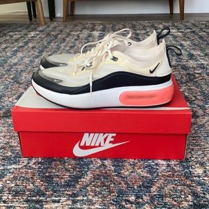 W Nike Ake Max Dia SE